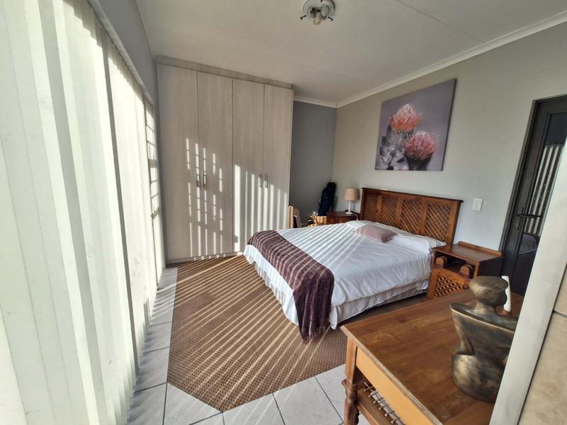 4 Bedroom Property for Sale in Hartenbos Heuwels Western Cape